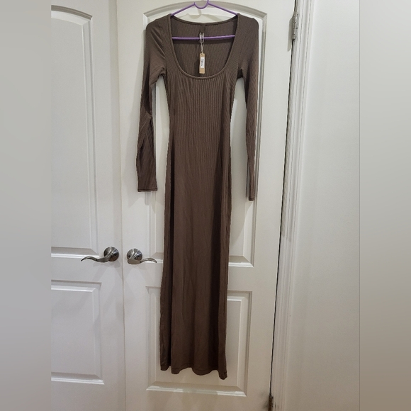 1. NWT SKIMS SOFT LOUNGE LONG SLEEVE DRESS IN OXIDE SIZE SMALL - Picture 6 of 8